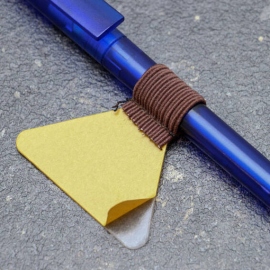 Porte-crayon, avec boucle élastique plat, auto-adhésif, marron 