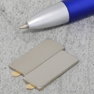 Aimants carrés néodyme, adhésif, nickelés 25 x 12 mm | 1 mm