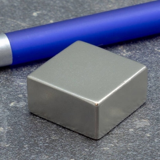 Aimants carrés néodyme, nickelé 25,4 x 25,4 mm | 12.7 mm