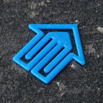 Trombone en forme de flèche, 30 mm, en plastique, bleu 