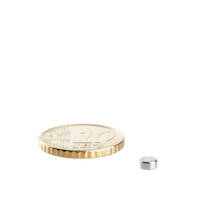 Aimants néodymes en forme de disque 4 mm x 2 mm | N45, axial (parallèle à la hauteur)